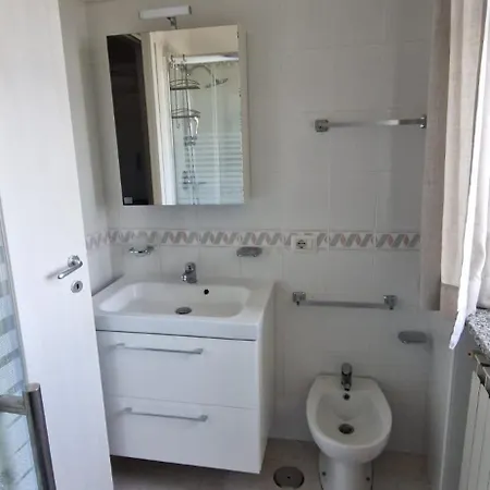 Giaro's * بومبيي